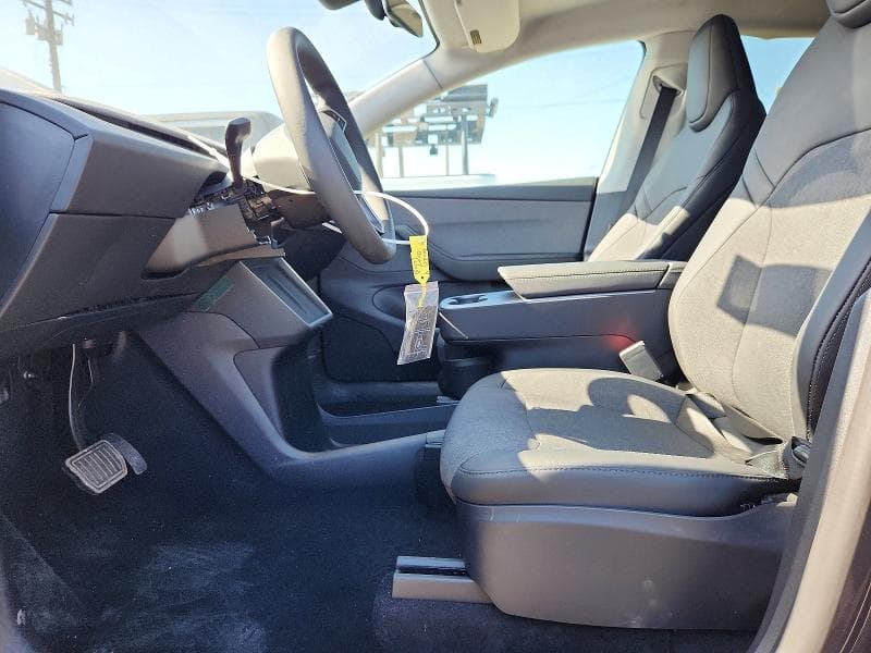 2026 TESLA MODEL Y 7