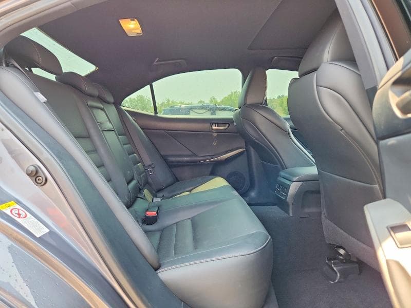 2017 LEXUS IS 300 10