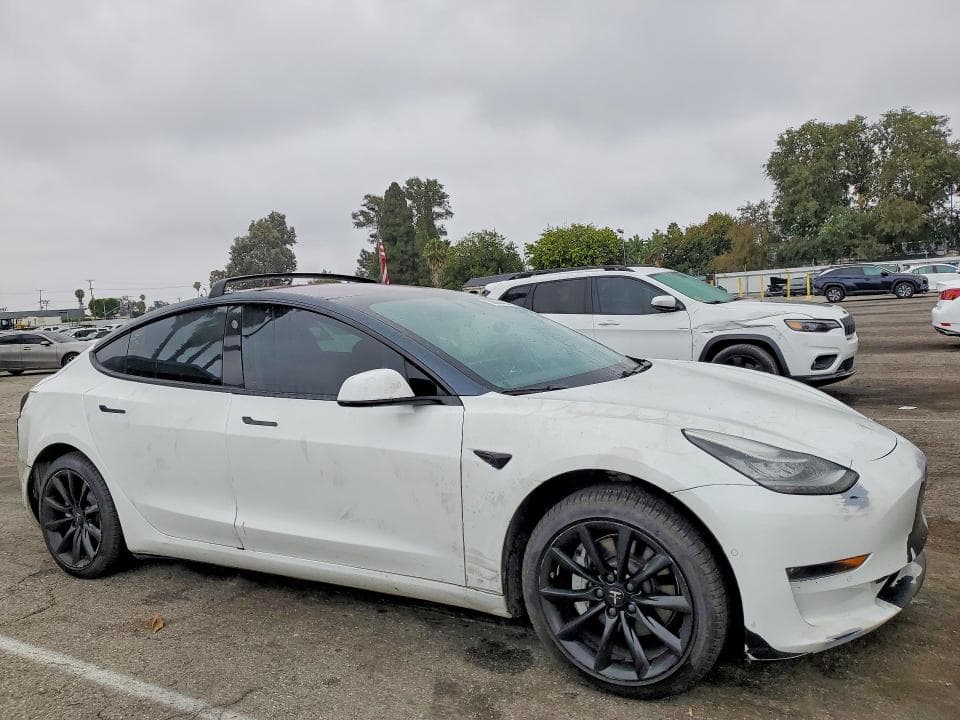 2018 TESLA MODEL 3 4