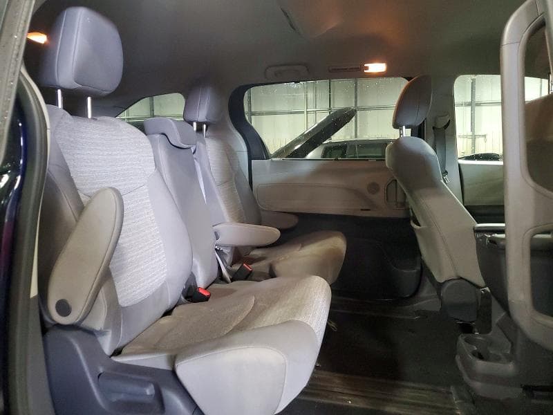 2021 TOYOTA SIENNA LE LE 11