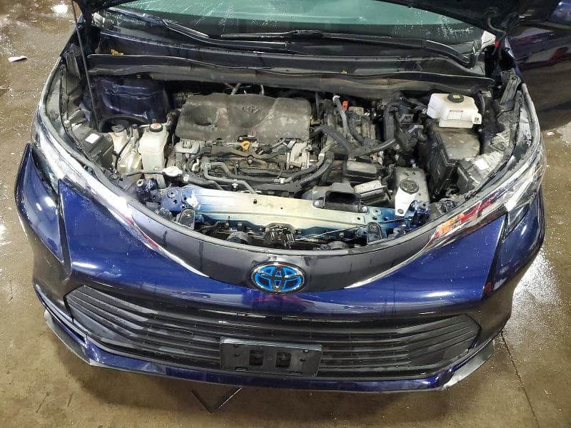 2021 TOYOTA SIENNA LE LE 12