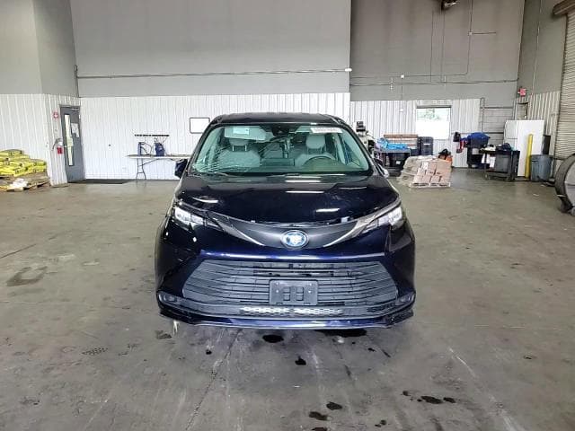 2021 TOYOTA SIENNA LE LE 14