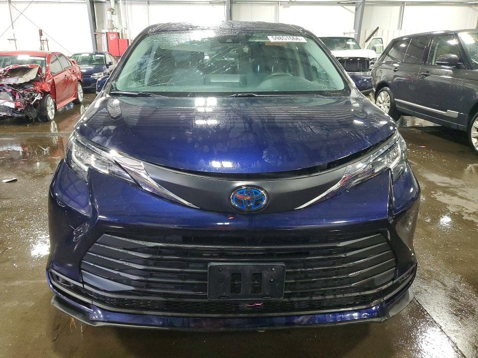 2021 TOYOTA SIENNA LE LE 5