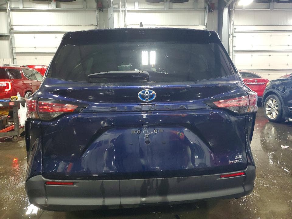 2021 TOYOTA SIENNA LE LE 6