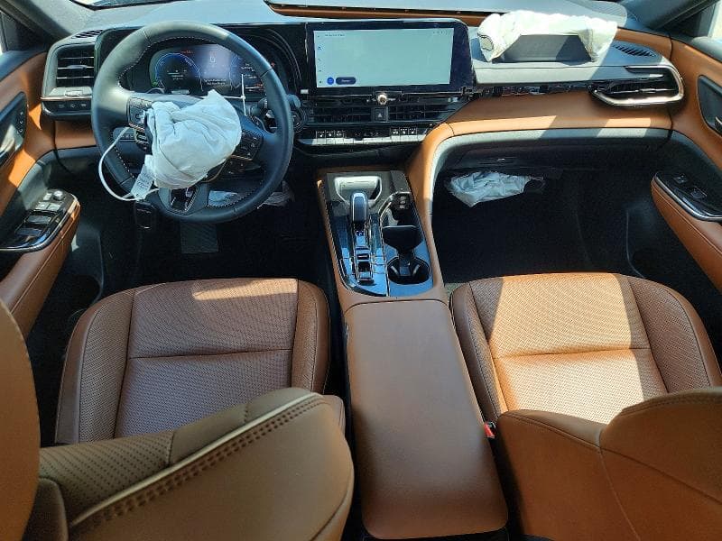 2025 TOYOTA CROWN SIGNIA XLE 8