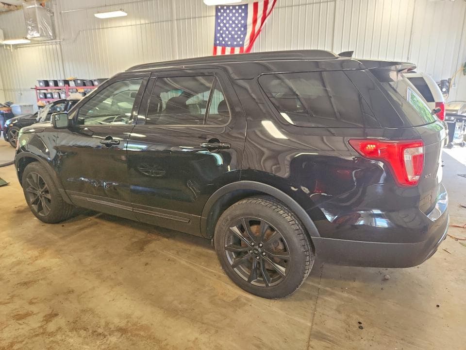 2017 FORD EXPLORER XLT 2
