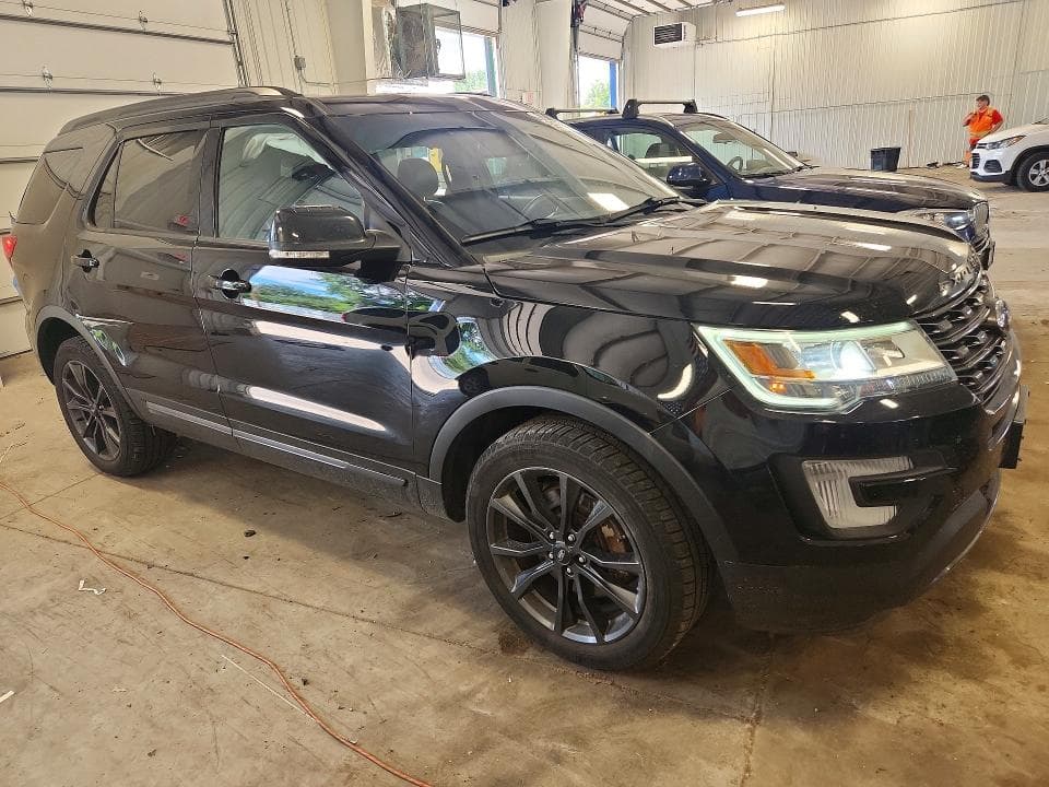 2017 FORD EXPLORER XLT 4