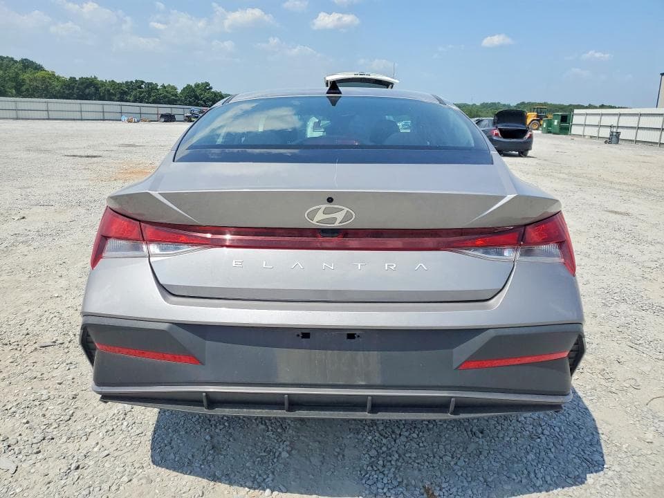 2025 HYUNDAI ELANTRA SE 6