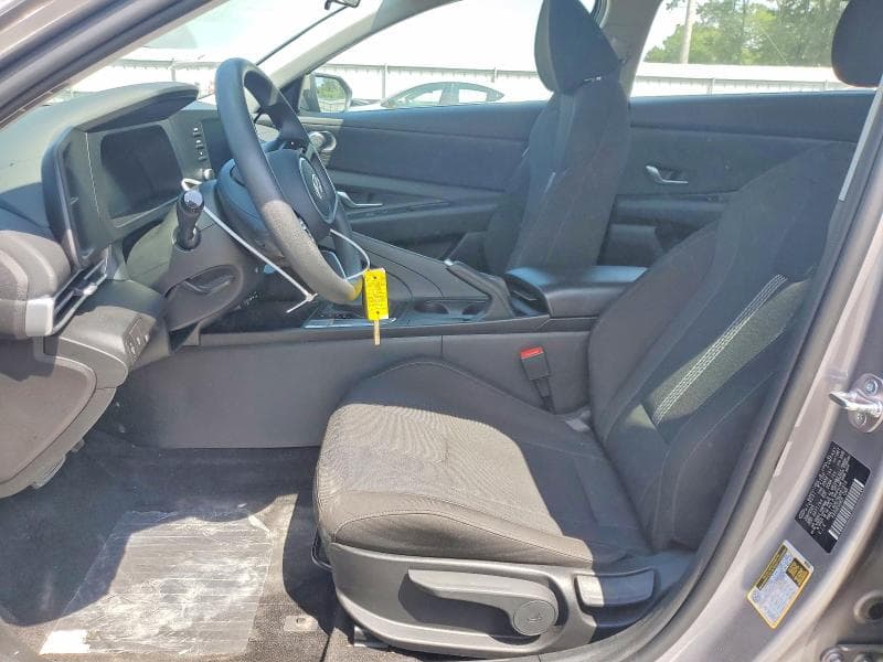 2025 HYUNDAI ELANTRA SE 7