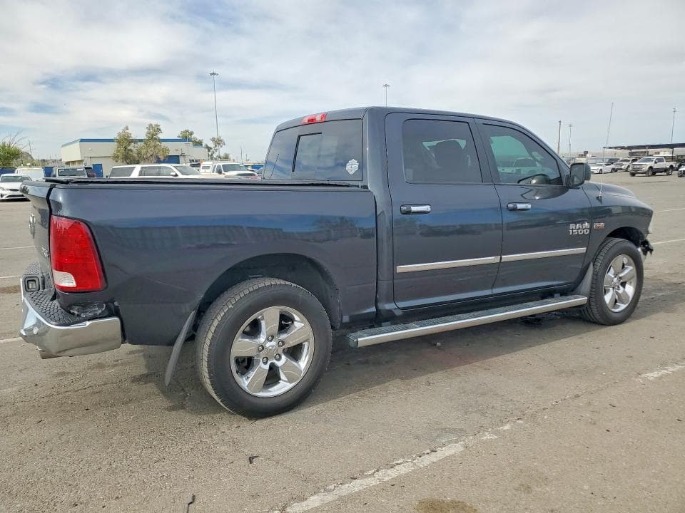 2017 RAM 1500 SLT 3