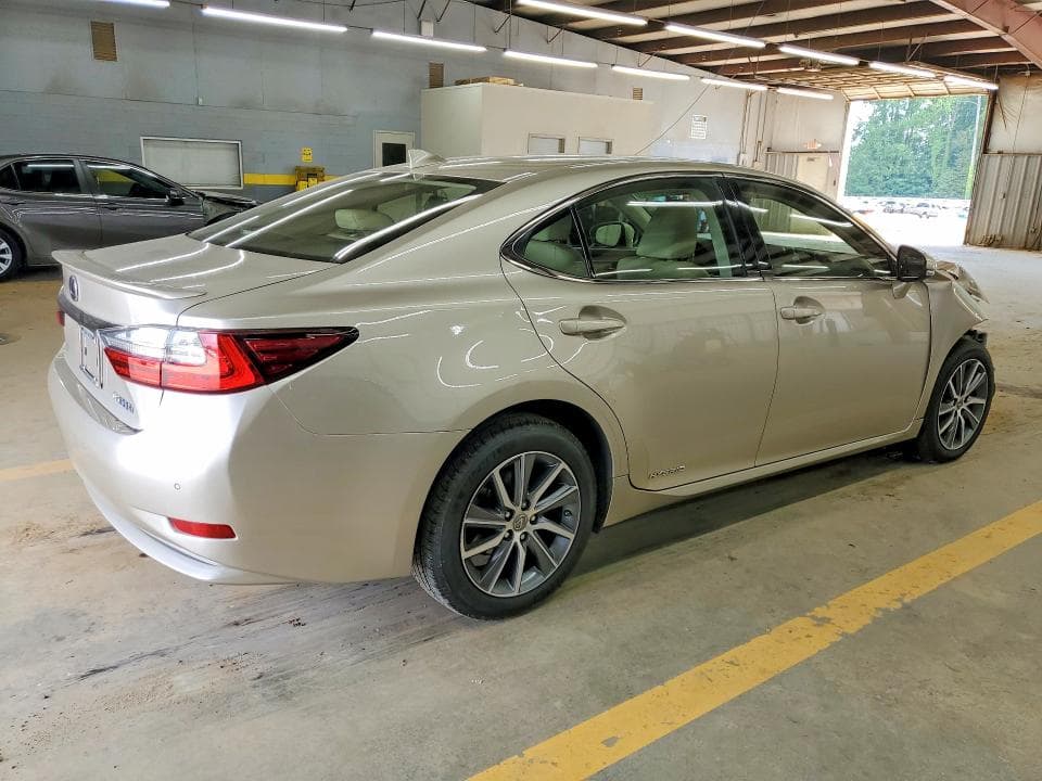 2017 LEXUS ES 300H 3