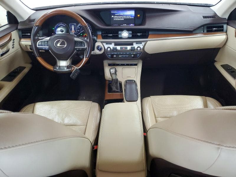 2017 LEXUS ES 300H 8