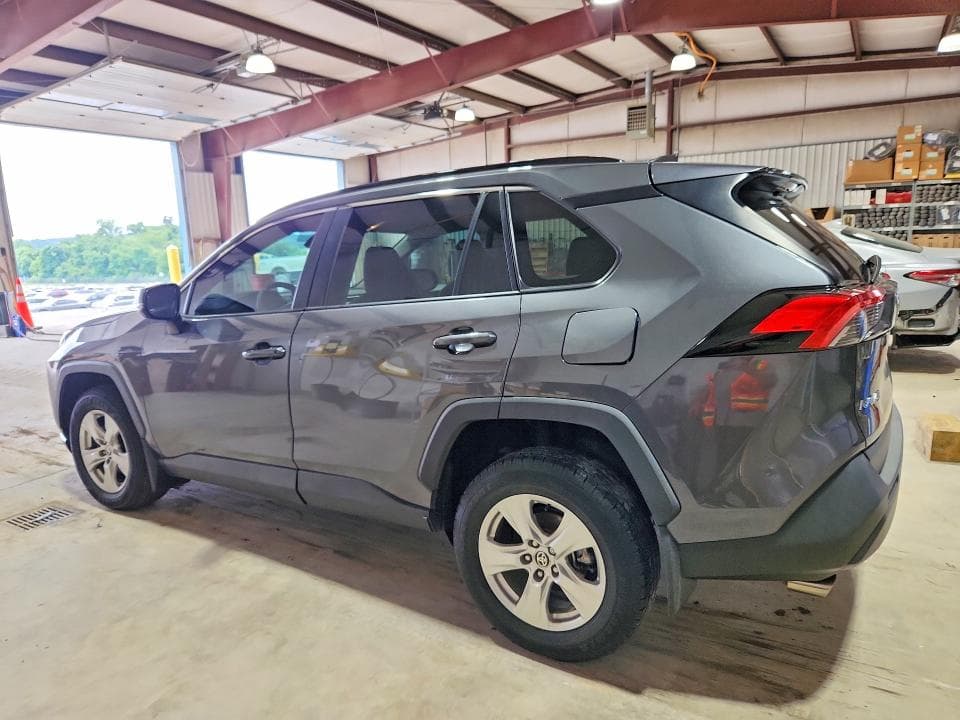 2021 TOYOTA RAV4 XLE 2