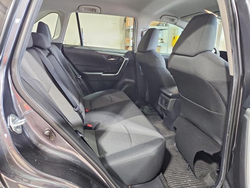 2021 TOYOTA RAV4 XLE 11