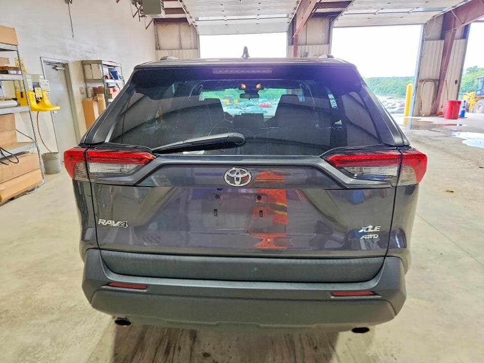 2021 TOYOTA RAV4 XLE 6