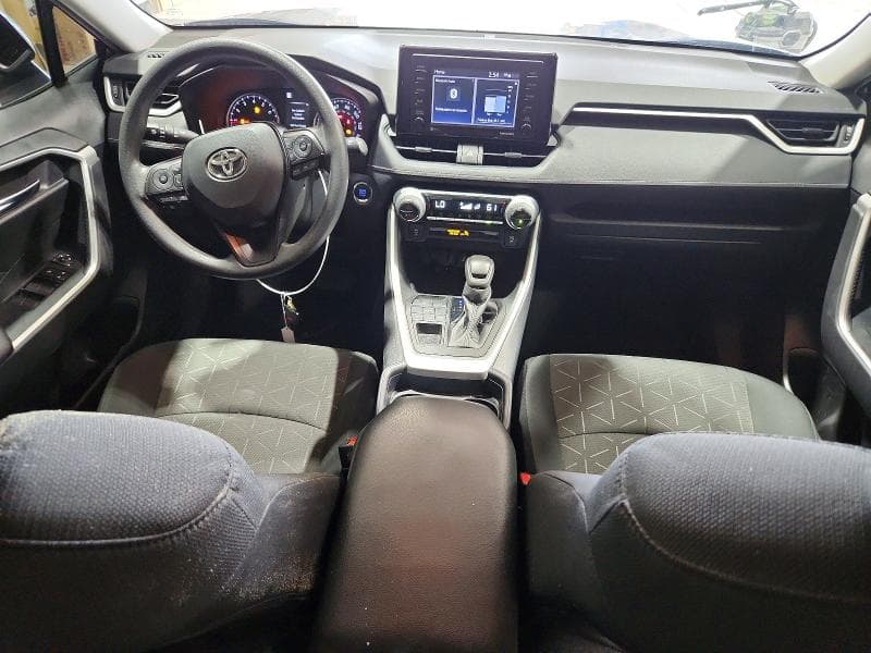 2021 TOYOTA RAV4 XLE 8