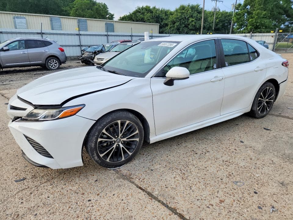 2018 TOYOTA CAMRY SE - 1