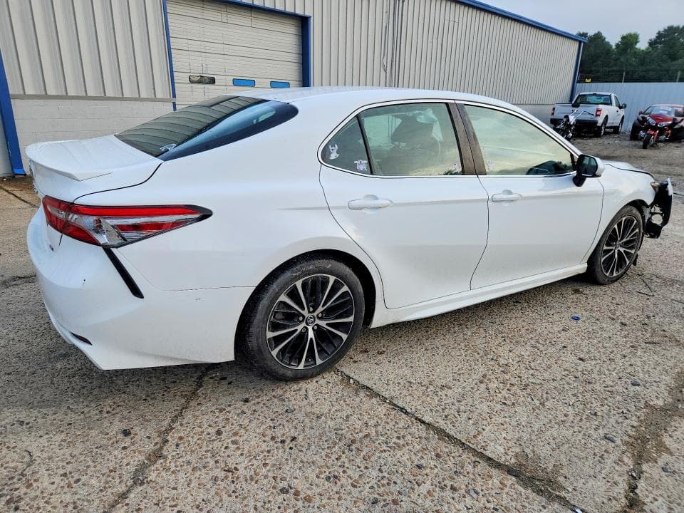2018 TOYOTA CAMRY SE 3