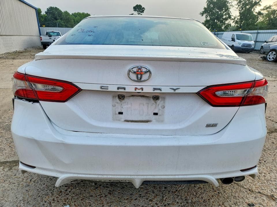 2018 TOYOTA CAMRY SE 6
