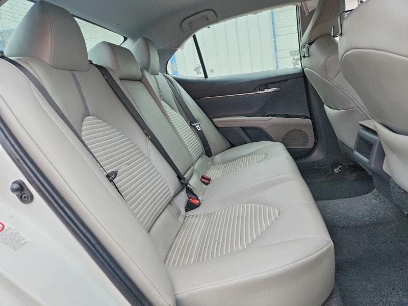 2018 TOYOTA CAMRY SE 10