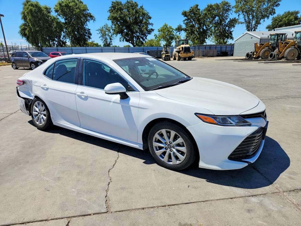 2020 TOYOTA CAMRY LE 4