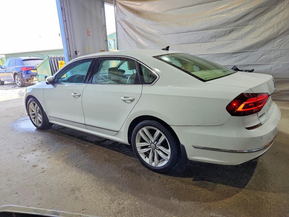2017 VOLKSWAGEN PASSAT SE 2