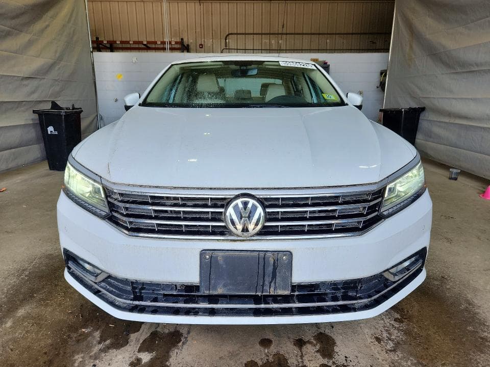 2017 VOLKSWAGEN PASSAT SE 5