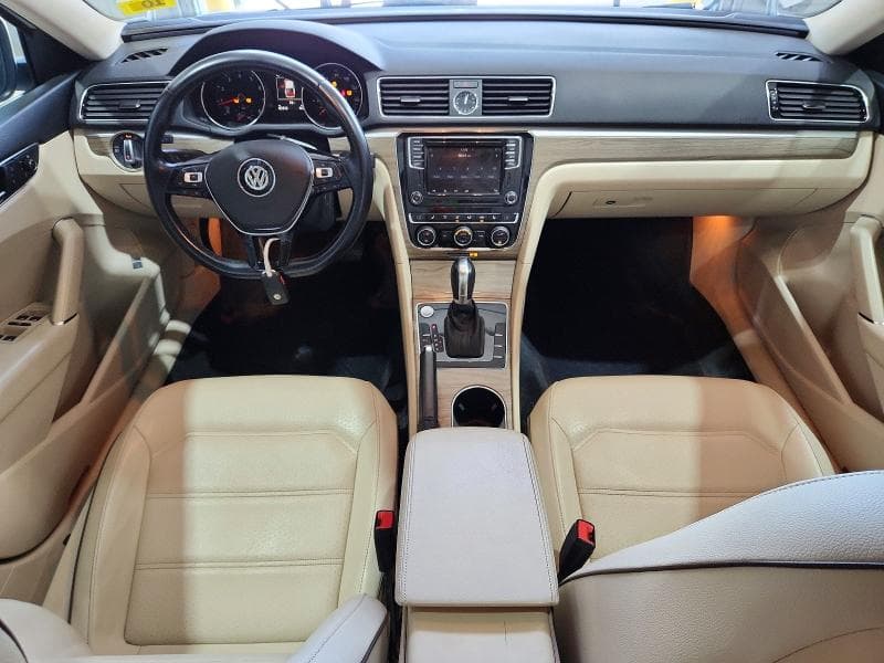 2017 VOLKSWAGEN PASSAT SE 8