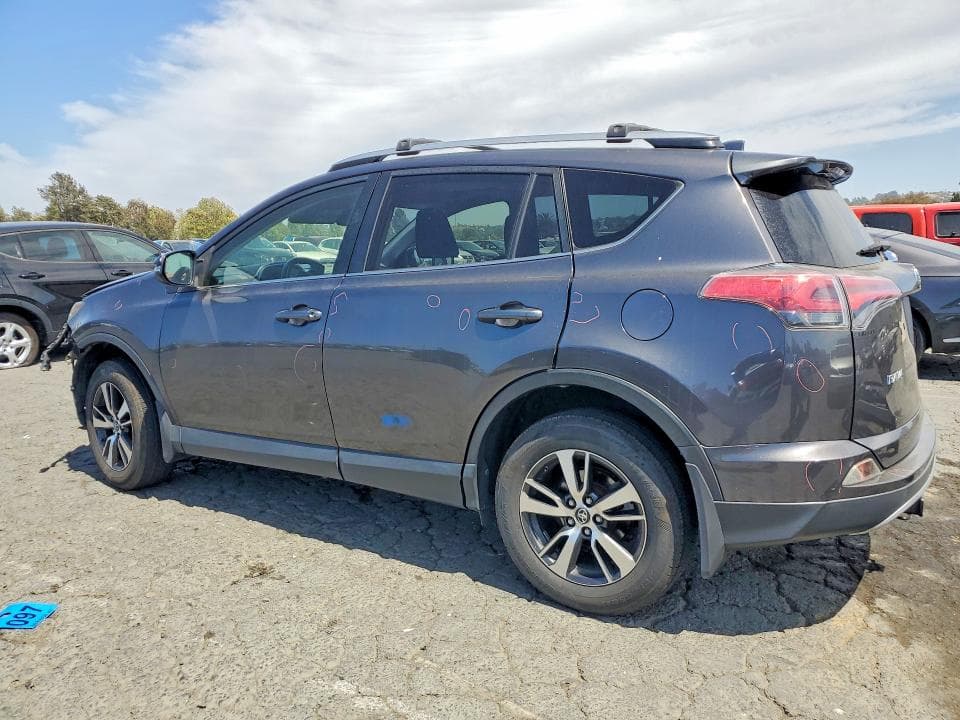 2018 TOYOTA RAV4 XLE 2