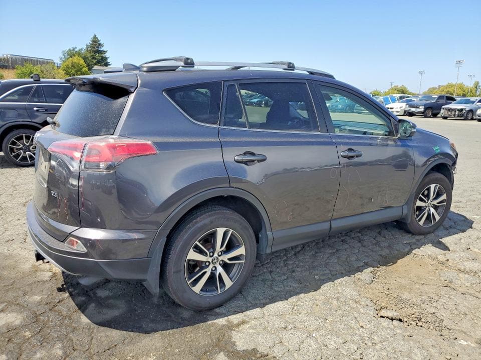 2018 TOYOTA RAV4 XLE 3