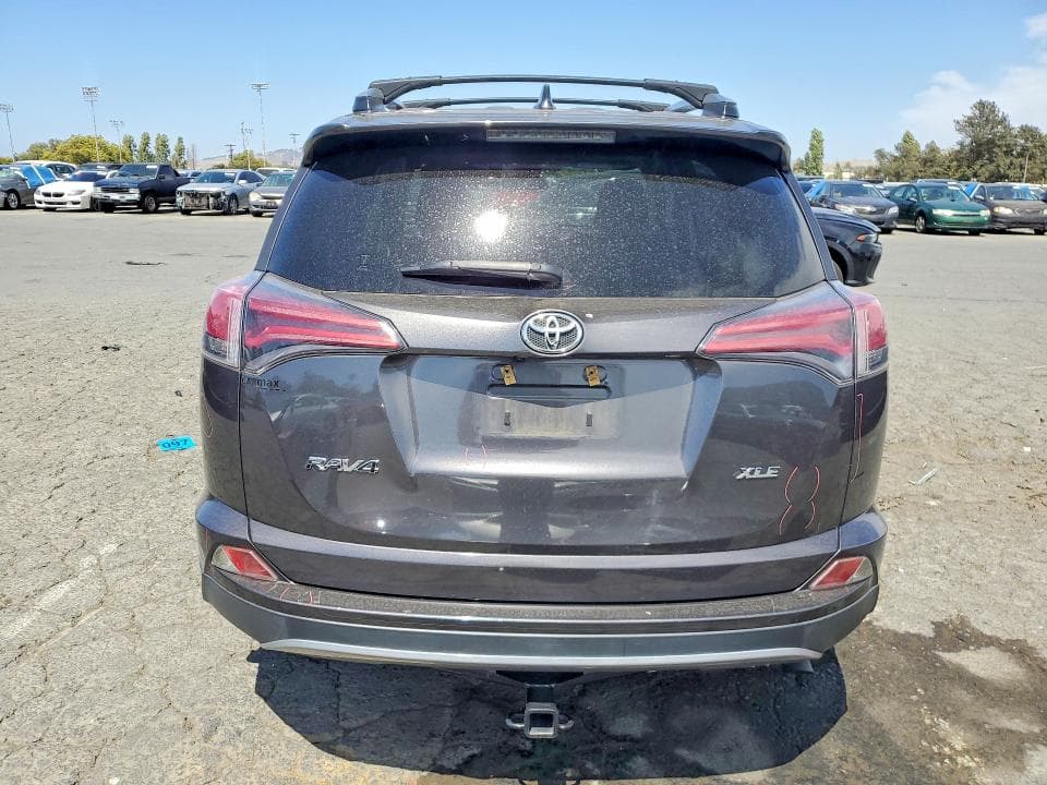 2018 TOYOTA RAV4 XLE 6