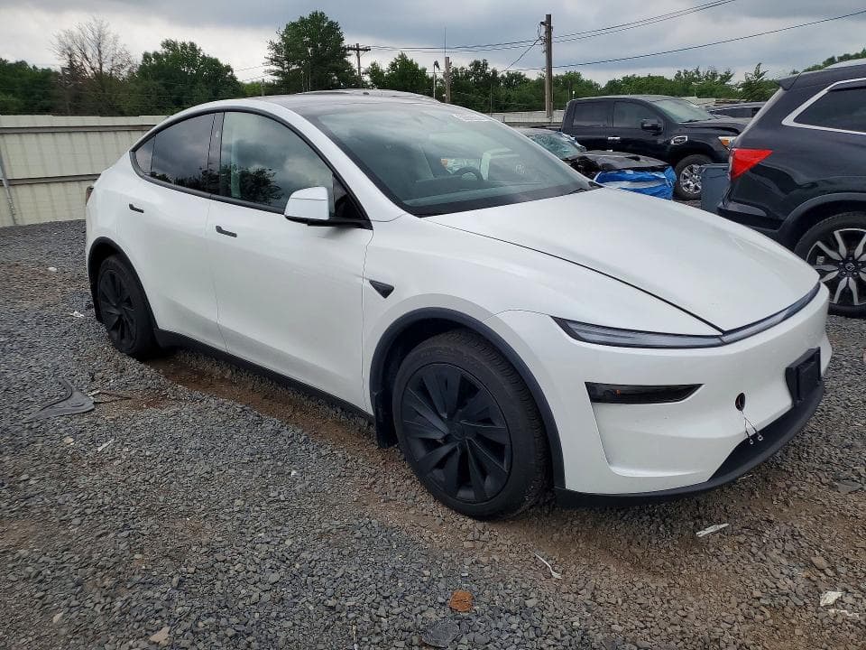 2026 TESLA MODEL Y 4
