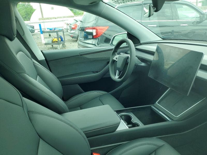 2026 TESLA MODEL Y 8