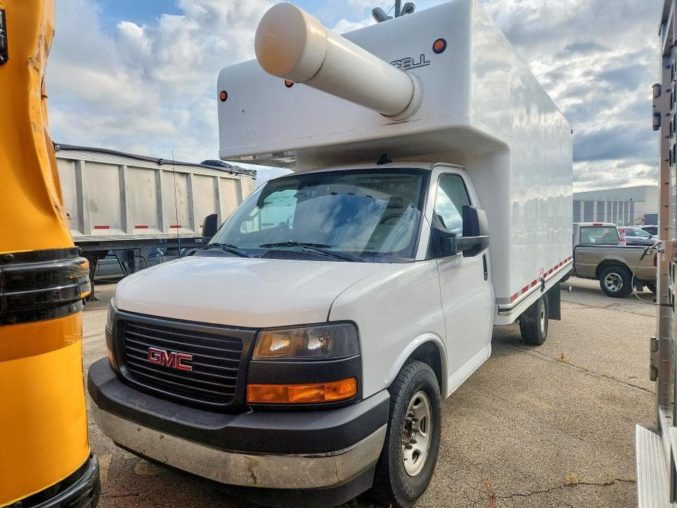 2022 GMC SAVANA BOX TRUCK
