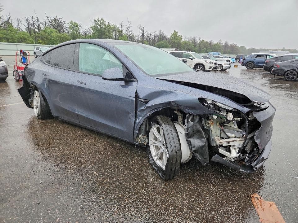 2023 TESLA MODEL Y 4