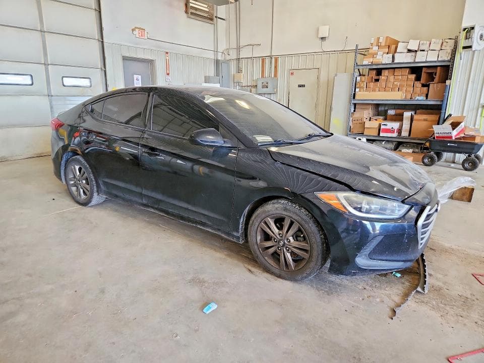 2017 HYUNDAI ELANTRA SE 4