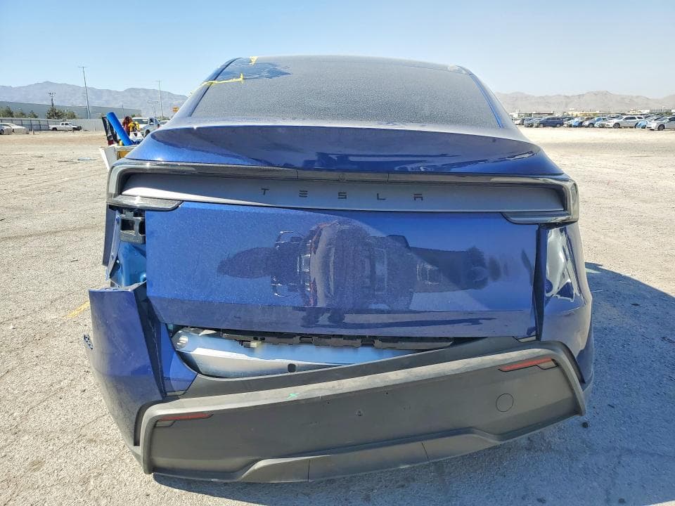 2026 TESLA MODEL Y 6