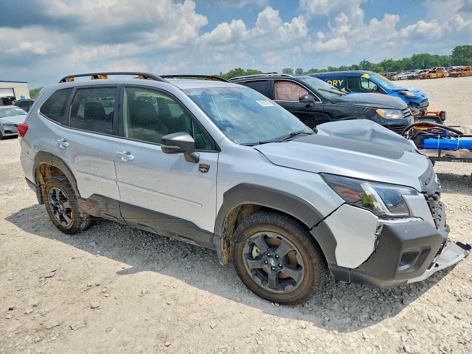 2022 SUBARU FORESTER 4