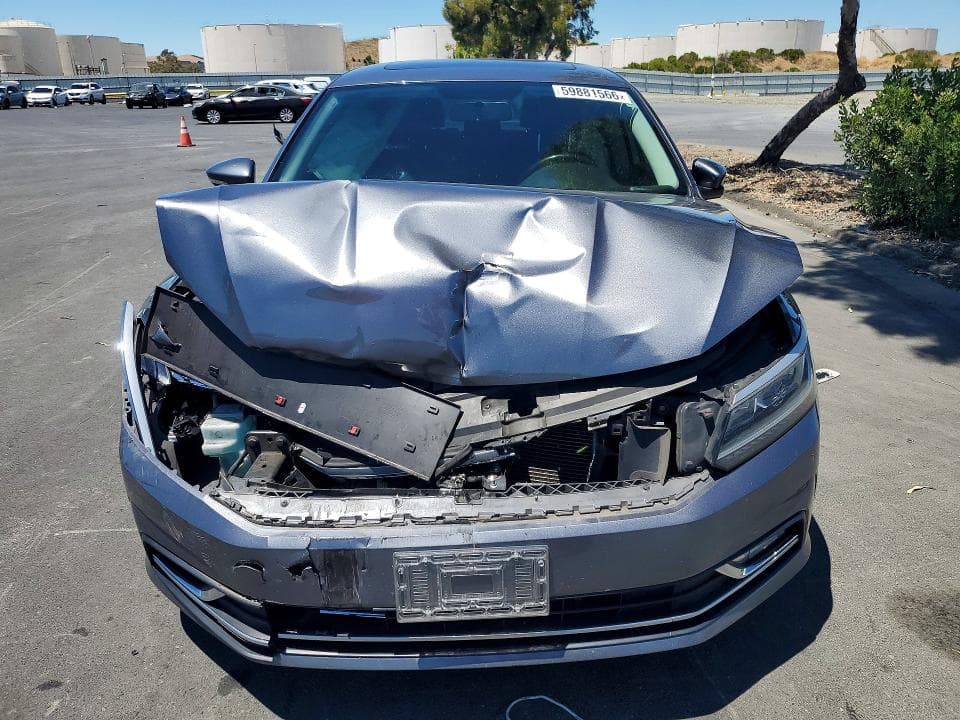 2018 VOLKSWAGEN PASSAT SE 5