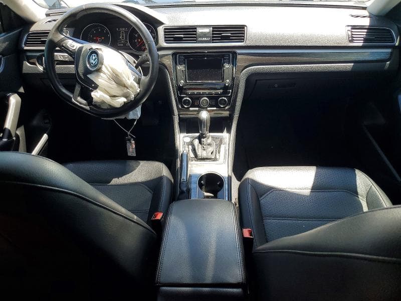 2018 VOLKSWAGEN PASSAT SE 8