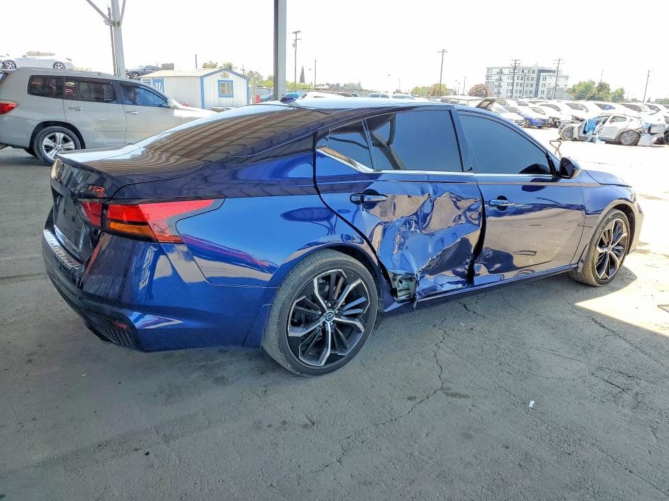 2023 NISSAN ALTIMA SR 3
