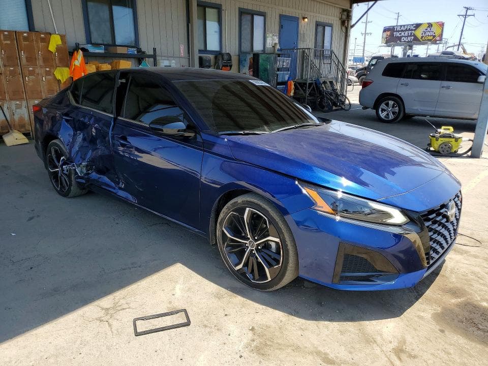 2023 NISSAN ALTIMA SR 4