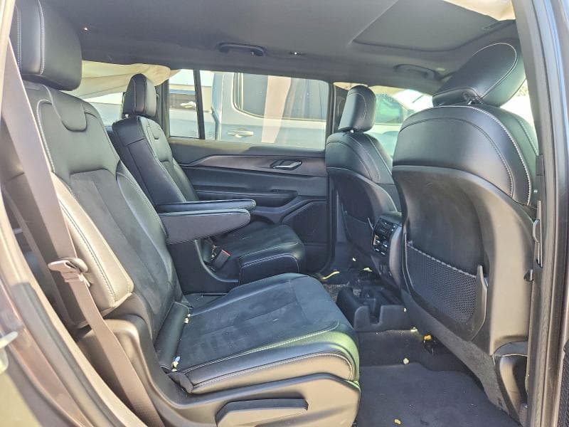 2024 JEEP GRAND CHEROKEE L LAREDO 11