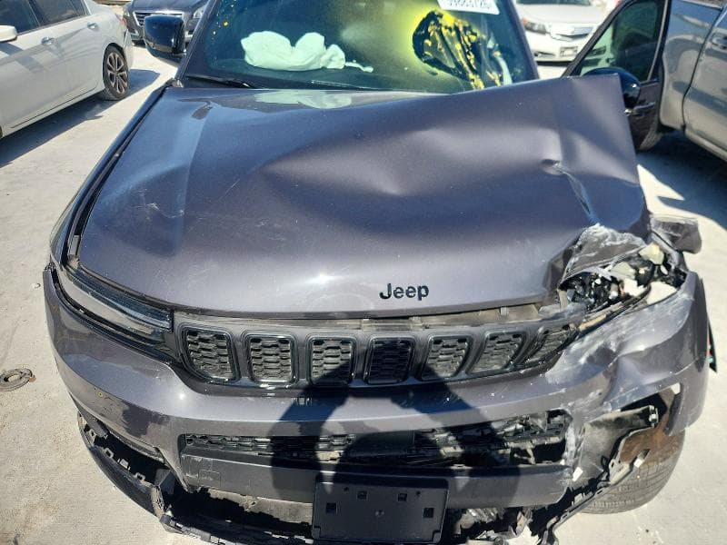 2024 JEEP GRAND CHEROKEE L LAREDO 12