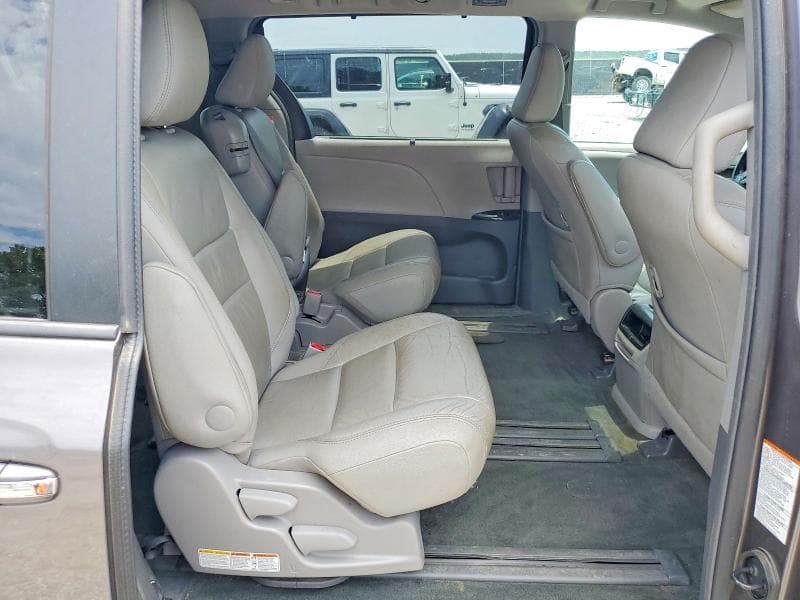 2016 TOYOTA SIENNA XLE 8-PASSENGER XLE 8-PASSENGER 11
