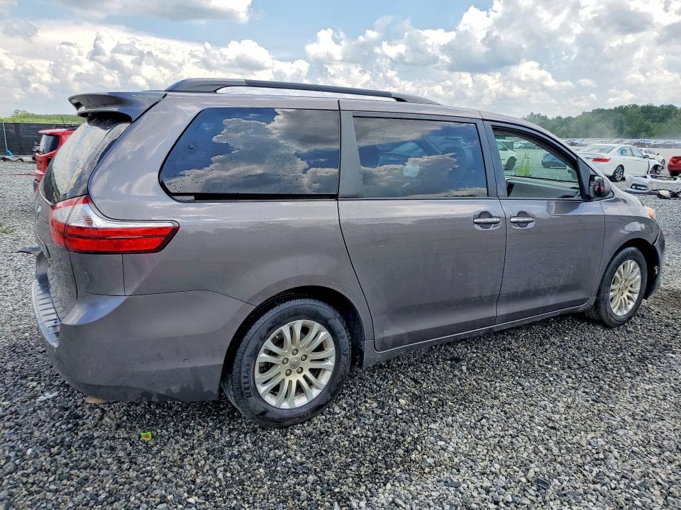 2016 TOYOTA SIENNA XLE 8-PASSENGER XLE 8-PASSENGER 3
