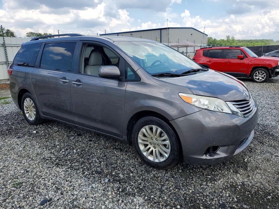 2016 TOYOTA SIENNA XLE 8-PASSENGER XLE 8-PASSENGER 4