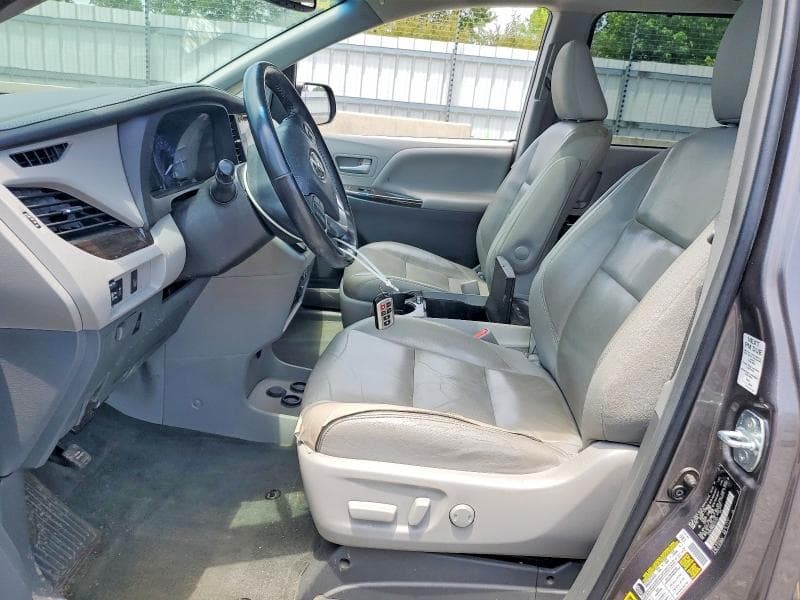2016 TOYOTA SIENNA XLE 8-PASSENGER XLE 8-PASSENGER 7