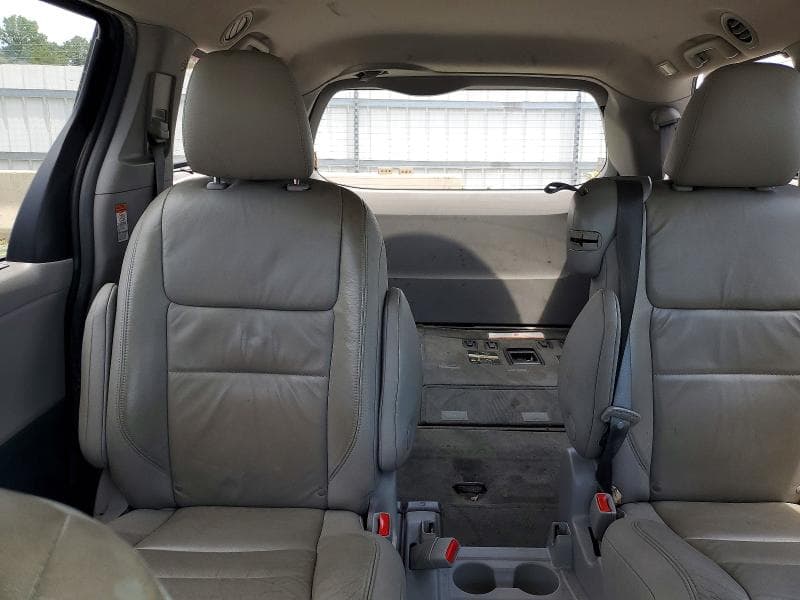 2016 TOYOTA SIENNA XLE 8-PASSENGER XLE 8-PASSENGER 10