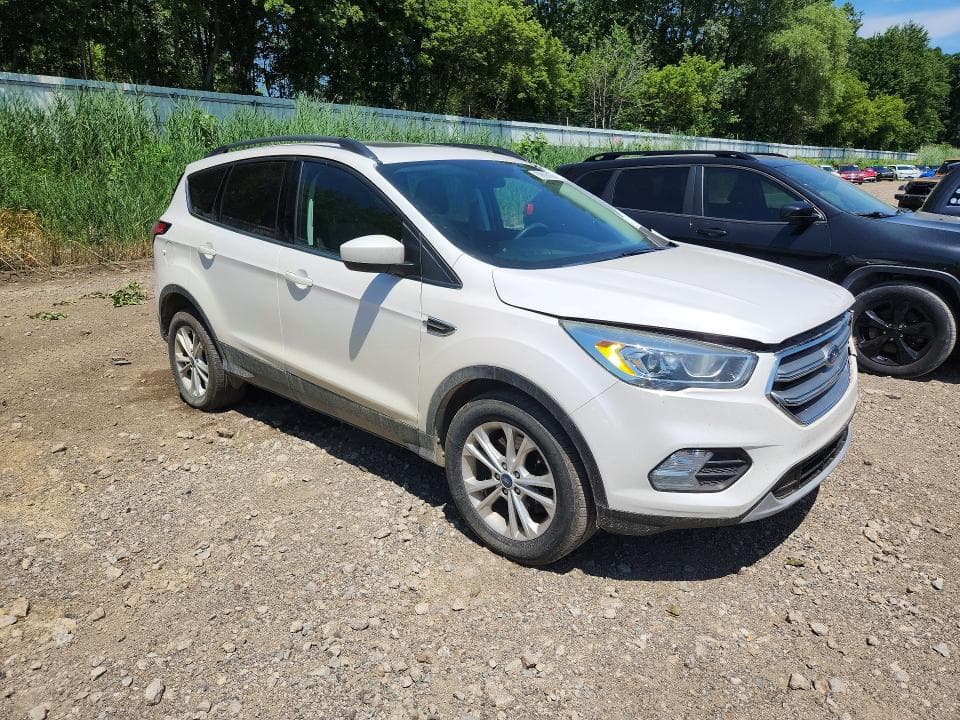 2017 FORD ESCAPE SE 4